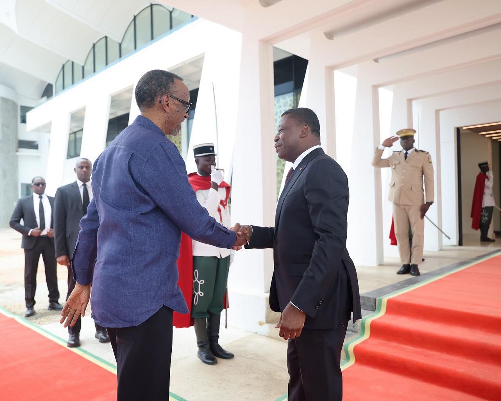 Perezida Gnassingbé arashima ingufu Kagame akomeje gushyira mu guhuza Abanyafurika 7 HK4Grk8WgAAyfoT