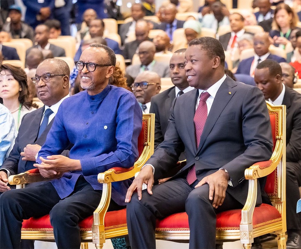 Perezida Gnassingbé arashima ingufu Kagame akomeje gushyira mu guhuza Abanyafurika 8 HK4Grk9XUAAYDH6