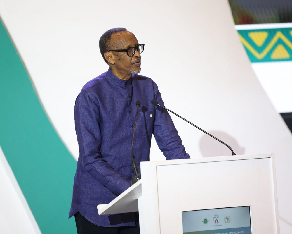 Perezida Gnassingbé arashima ingufu Kagame akomeje gushyira mu guhuza Abanyafurika 4 HK4Grk XcAA7CaX
