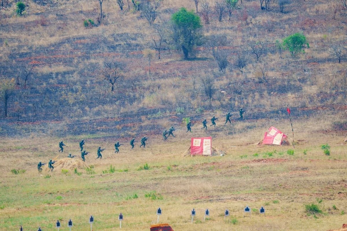Amahugurwa ahoraho ni yo nkingi y’ingenzi ituma RDF ikomeza gukora kinyamwuga - Gen. MK Mubarakh 3 HLhSmp2XAAAVOY3
