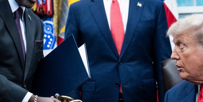 05int-rwanda-us-deportees-1-vhfg-mobileMasterAt3x