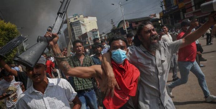 09int-Nepal-Protests-Leadall-03-tzgk-articleLarge
