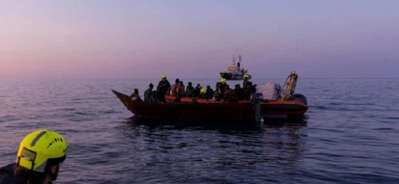 1332993_7437186_migrant-boat-2_updates