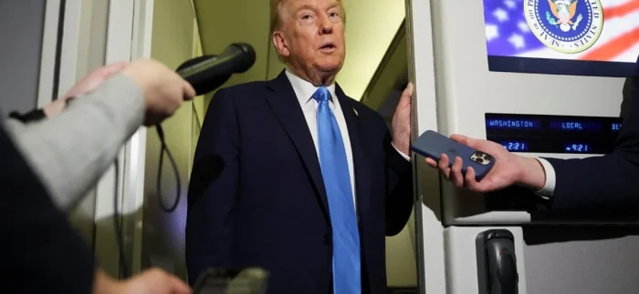 1355355_9845870_Trump-AFOne-2_updates