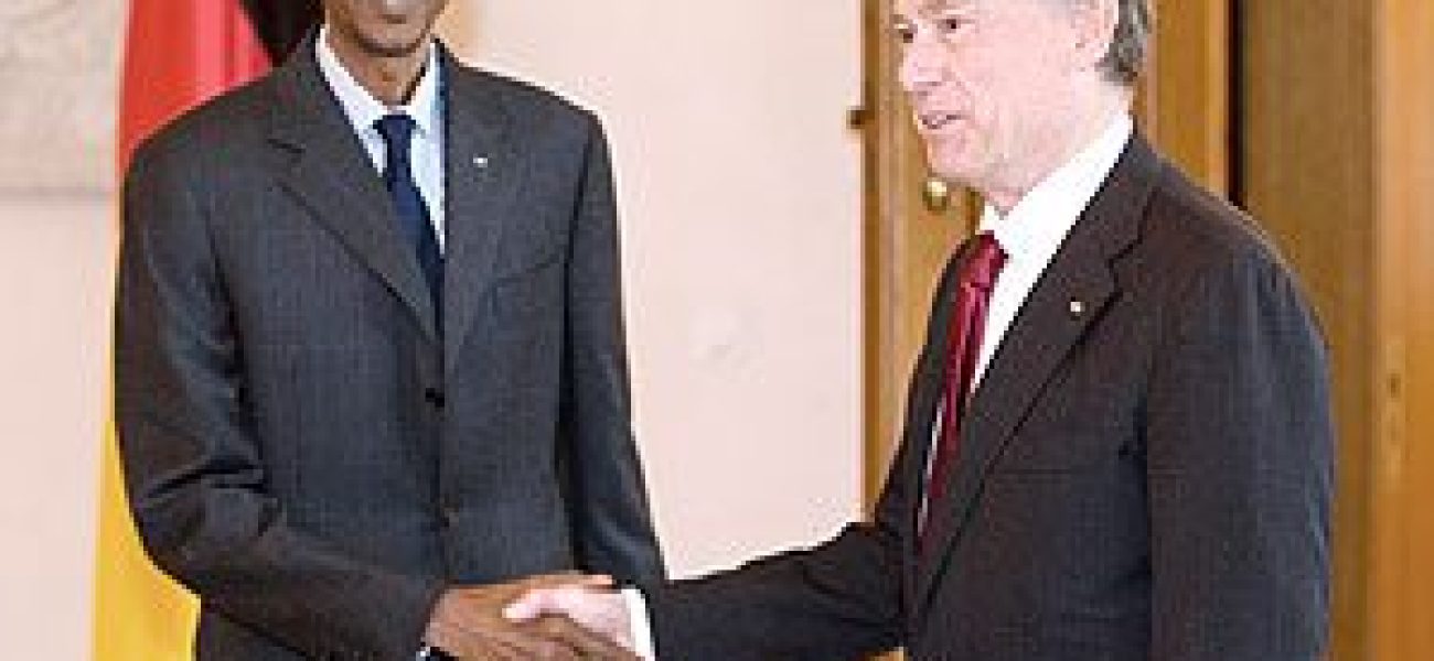 14037-FRONT-President-Kagame-with