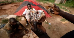 2019-07-24T060124Z_238338406_RC1AAEC919C0_RTRMADP_3_GOLD-AFRICA-POISON-1685545529