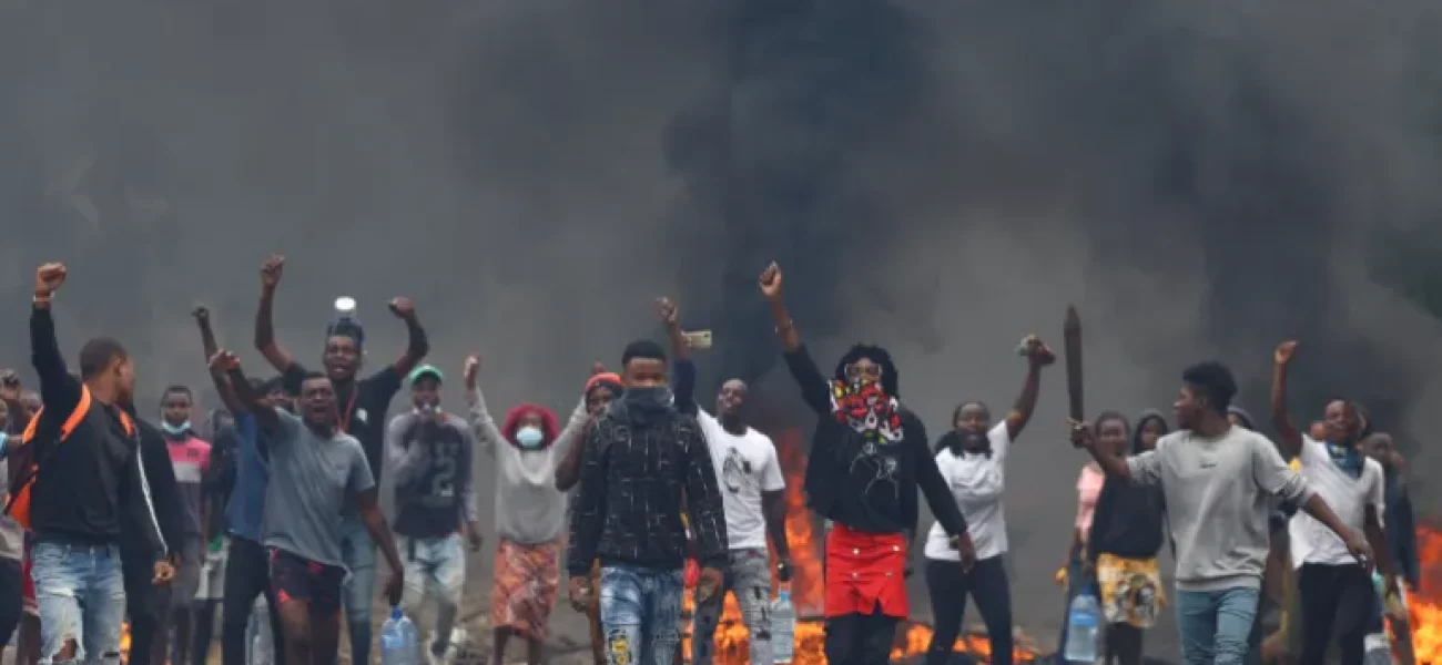 2024-11-07T113318Z_679761066_RC2A0BAX73PY_RTRMADP_3_MOZAMBIQUE-POLITICS-PROTEST-1730982982