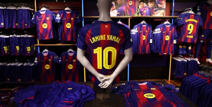 2025-07-16T171933Z_1634673113_UP1EL7G1C4ISS_RTRMADP_3_SOCCER-SPAIN-FCB-YAMAL-1752767638