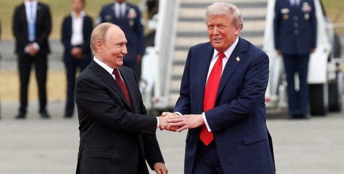 FILE PHOTO: U.S. President Donald Trump shakes hand with Russian President Vladimir Putin, as they meet to negotiate for an end to the war in Ukraine, at Joint Base Elmendorf-Richardson in Anchorage, Alaska, U.S., August 15, 2025. REUTERS/Kevin Lamarque/File Photo