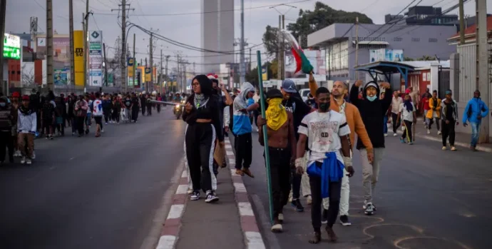 2025-09-25T203614Z_1622216385_RC26ZGAQHE26_RTRMADP_3_MADAGASCAR-PROTESTS-1758832794