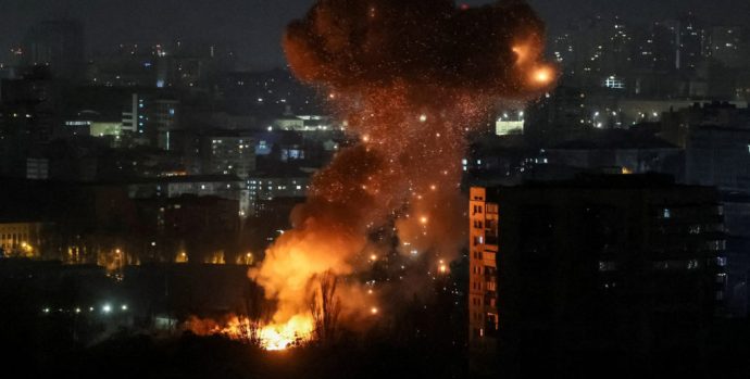 A drone explodes during a Russian missile and drone strike, amid Russia's attack on Ukraine, in Kyiv, Ukraine November 14, 2025. REUTERS/Gleb Garanich     TPX IMAGES OF THE DAY