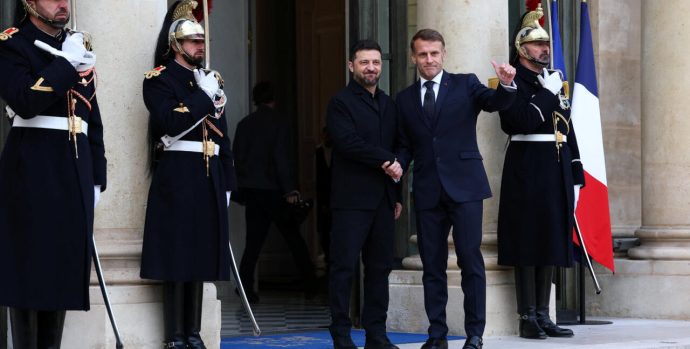 2025-12-01T100613Z-1827544468-RC2M7IAEOF79-RTRMADP-3-UKRAINE-CRISIS-FRANCE
