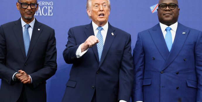 2025-12-04T191314Z_173990078_RC2V9IADTB06_RTRMADP_3_USA-TRUMP-RWANDA-CONGO-1764887531