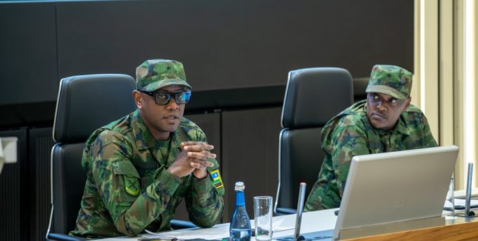 Brig. Gen Karuretwa uri ibumoso yasimbuye Brig. Gen Rwivanga bicaranye