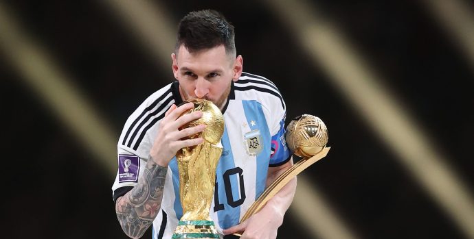 221218184732-messi-wc-trophy