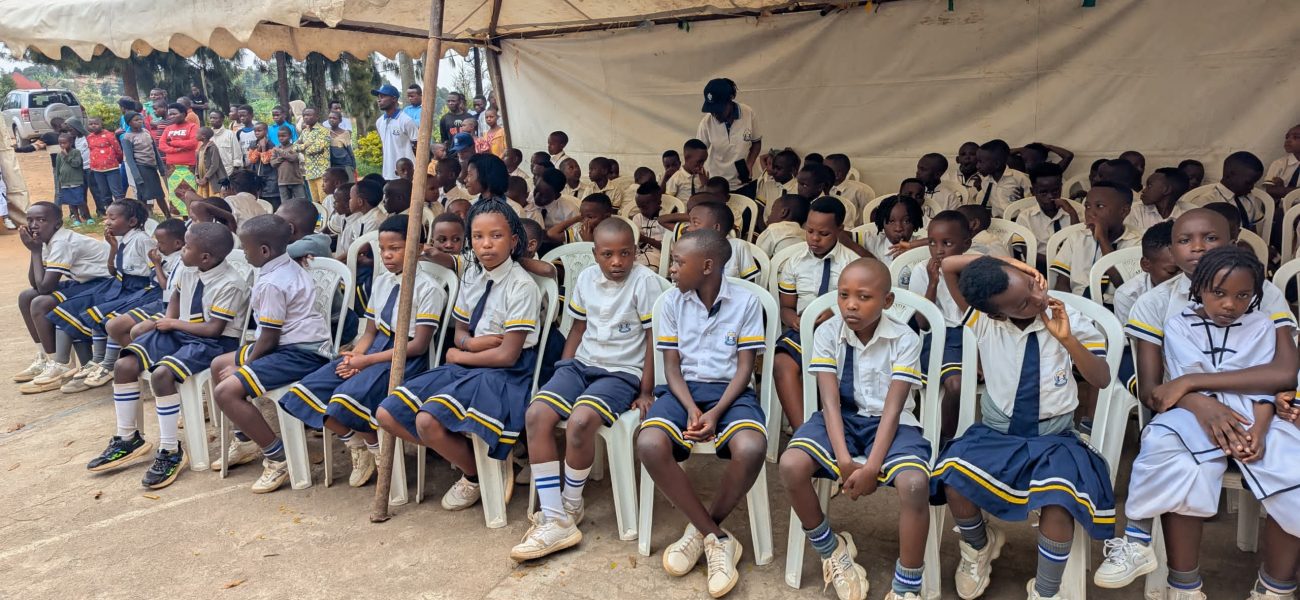Bamwe mu bana biga muri Ecole Francophone de Kayove