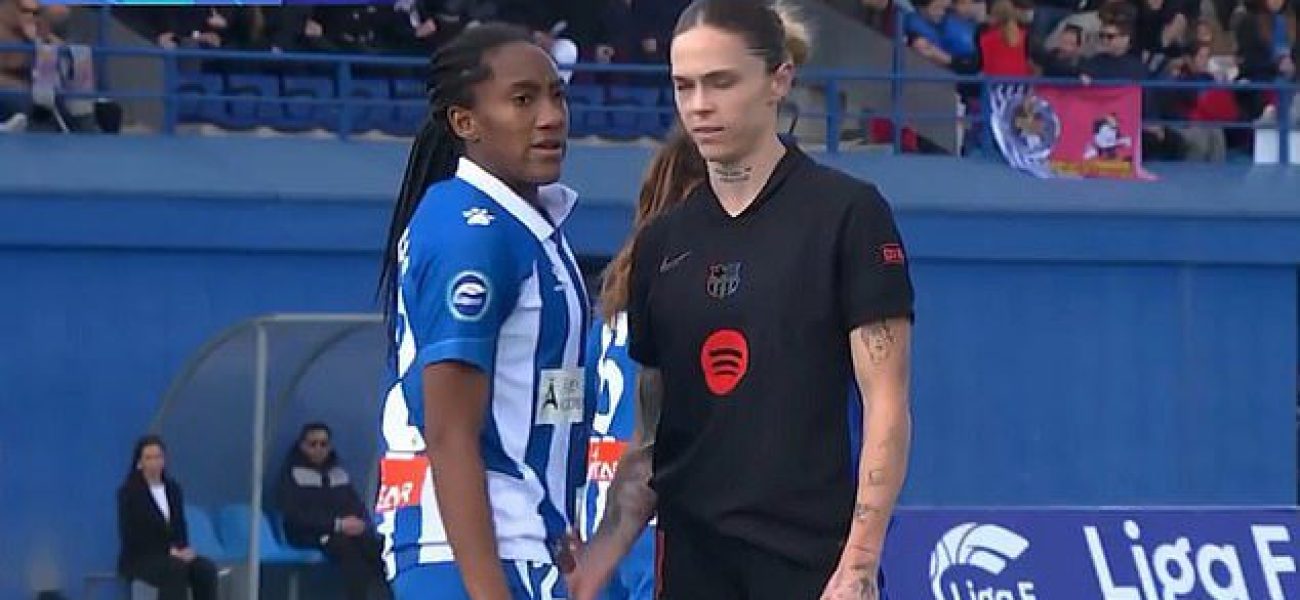 95058823-14608737-Barcelona_women_s_star_Mapi_Leon_right_appeared_to_touch_Espanyo-a-112_1744642120131