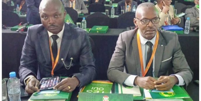 A-droite-Jeremie-Manirakiza-sassoie-avec-le-general-de-brigade-de-police-Alexandre-Muyenge-president-de-la-FFB