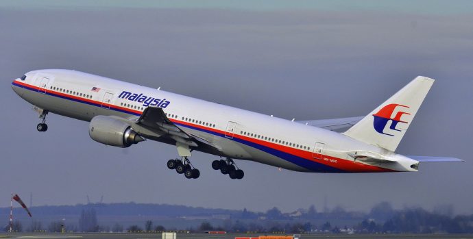 Boeing_777-200ER_Malaysia_AL_(MAS)_9M-MRO_-_color