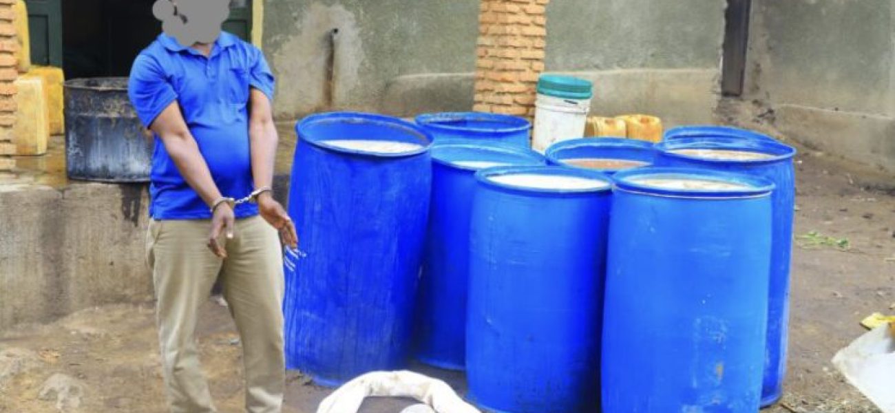 Hitiyaremye Fèdele yatawe muri yombi na Polisi y’Igihugu afatanwa litiro 1,350 z’inzoga zitemewe