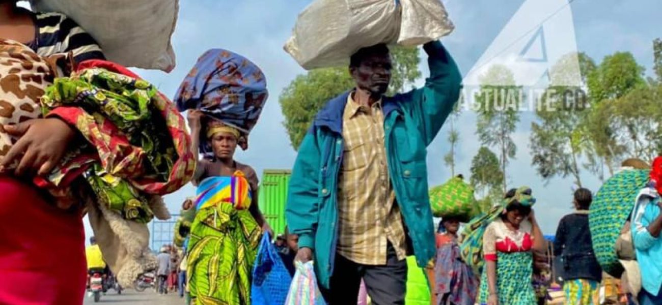 Des déplacés vident le site de Kanyaruchinya pour se diriger vers Goma