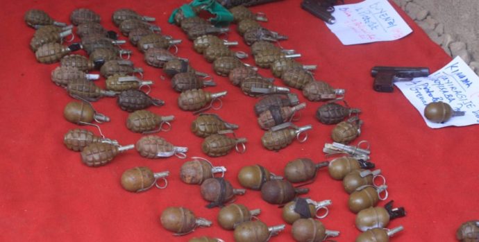 Des-grenades-exposees-par-la-police-burundaise-a-Bujumbura-3800x2138_c