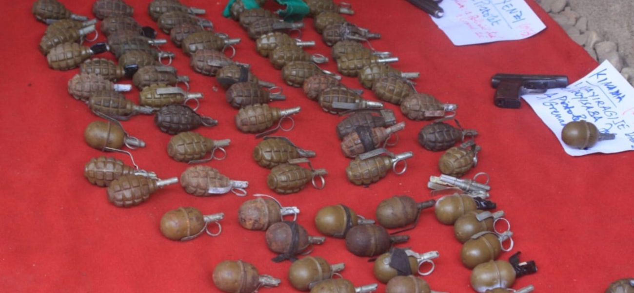 Des-grenades-exposees-par-la-police-burundaise-a-Bujumbura-3800x2138_c