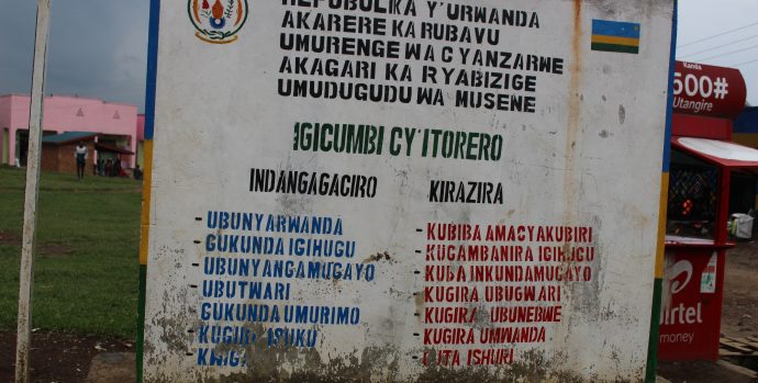Abaturage basaba ko bahabwa umuhanda bemerewe na Perezida Kagame biganjemo abo mu murenge wa Cyanzarwe gakungahaye ku musaruro w'ibirayi, ibitunguru n'imboga
