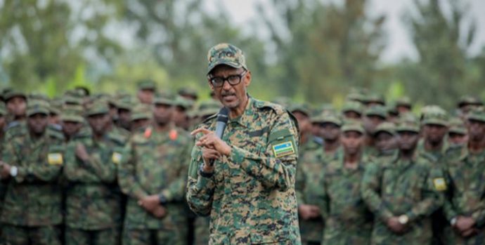 Kagame-addressing-the-army- (1)