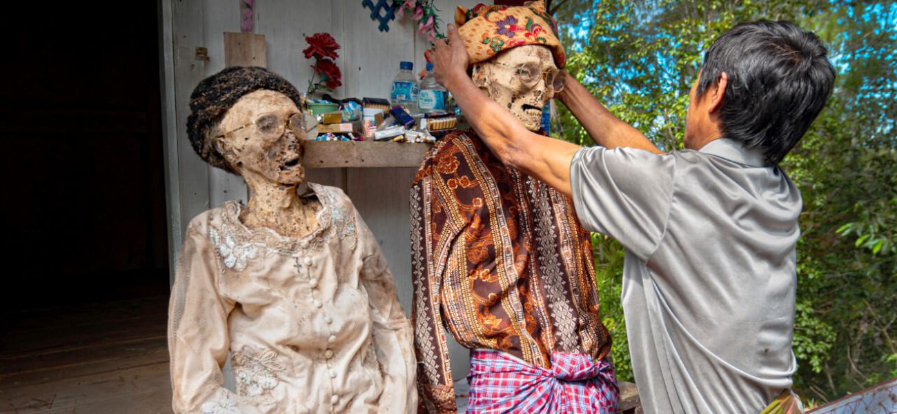 Manene-tradition-of-changing-corpse-clothes-Tana-toraja-sulawesi-indonesia