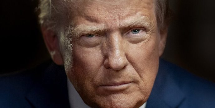 Official_Presidential_Portrait_of_President_Donald_J._Trump_(2025)
