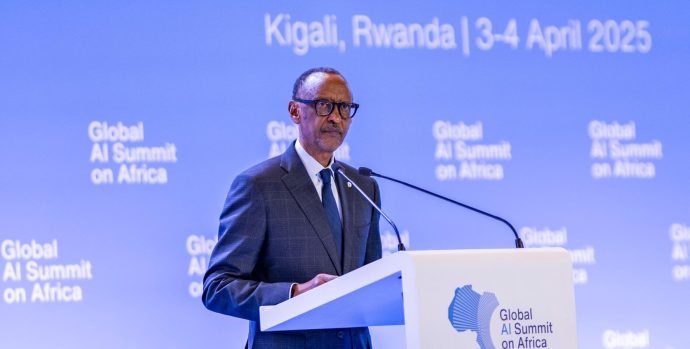 Perezida Kagame afunguraga inama yiga uko AI yazwa umusaruro ku Mugabane wa Afurika