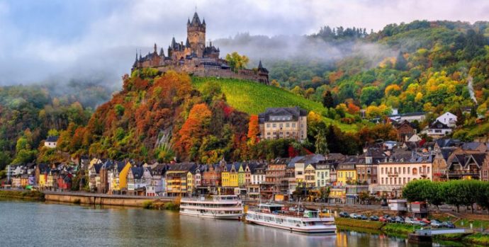Rheinland-Pfalz-Deutschlands-schoenste-Burgen-Reichsburg-Cochem-2-747x470