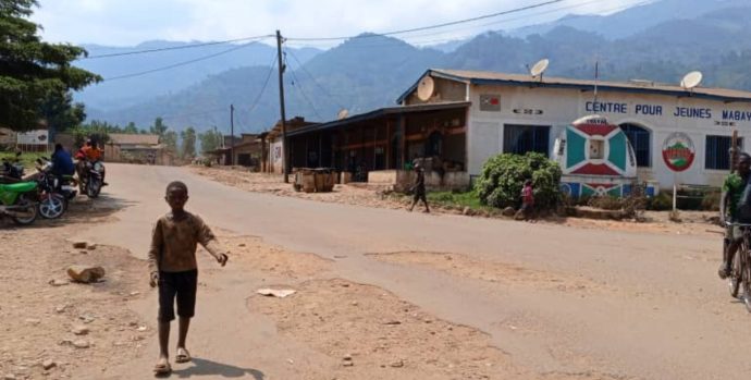 Un-centre-de-negoce-a-Mugina-ou-deux-hommes-dont-un-representant-collinaire-ont-ete-arretes-par-des-agents-du-SNR-accompagnes-des-Imbonerakure-3800x2138_c