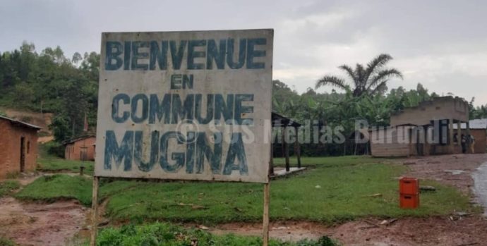 Une-pancarte-indiquant-le-chef-lieu-de-la-commune-de-Mugina-3800x2138_c