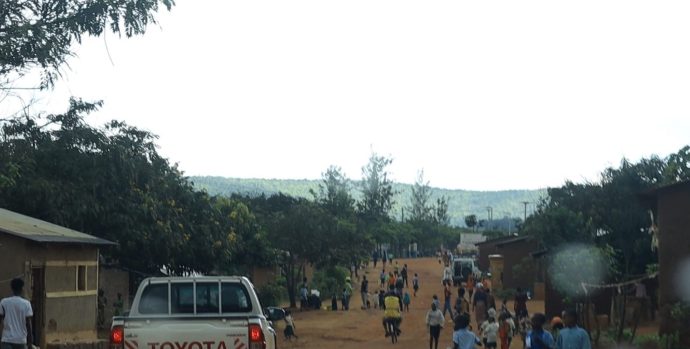 Une-rue-tres-frequentee-dans-le-camp-de-refugies-de-Mahama-a-lest-du-Rwanda.-Ce-camp-accueille-principalement-des-refugies-burundais-et-congolais-3800x2138_c