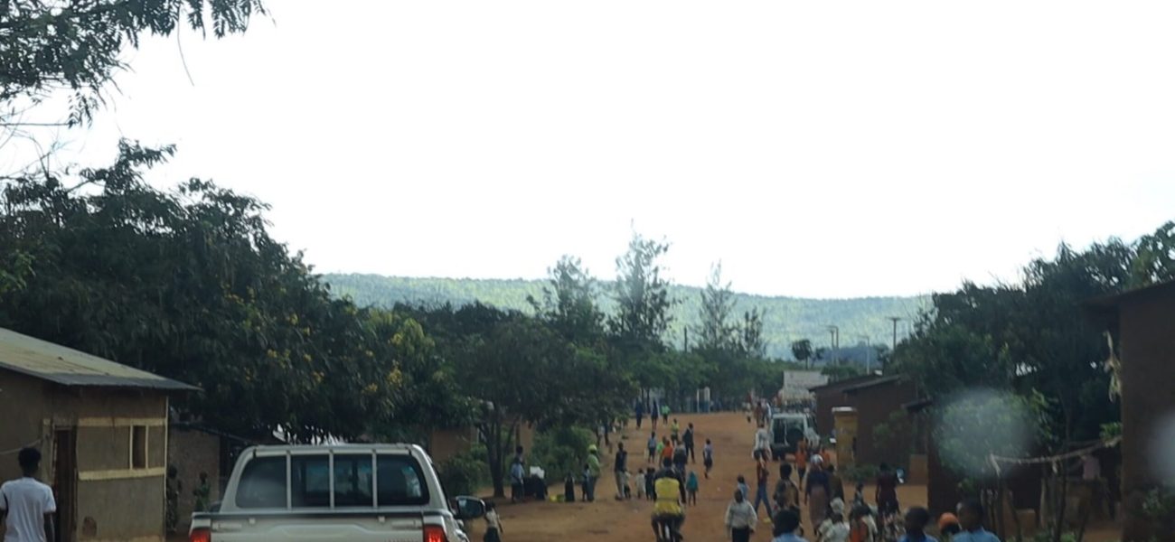 Une-rue-tres-frequentee-dans-le-camp-de-refugies-de-Mahama-a-lest-du-Rwanda.-Ce-camp-accueille-principalement-des-refugies-burundais-et-congolais-3800x2138_c