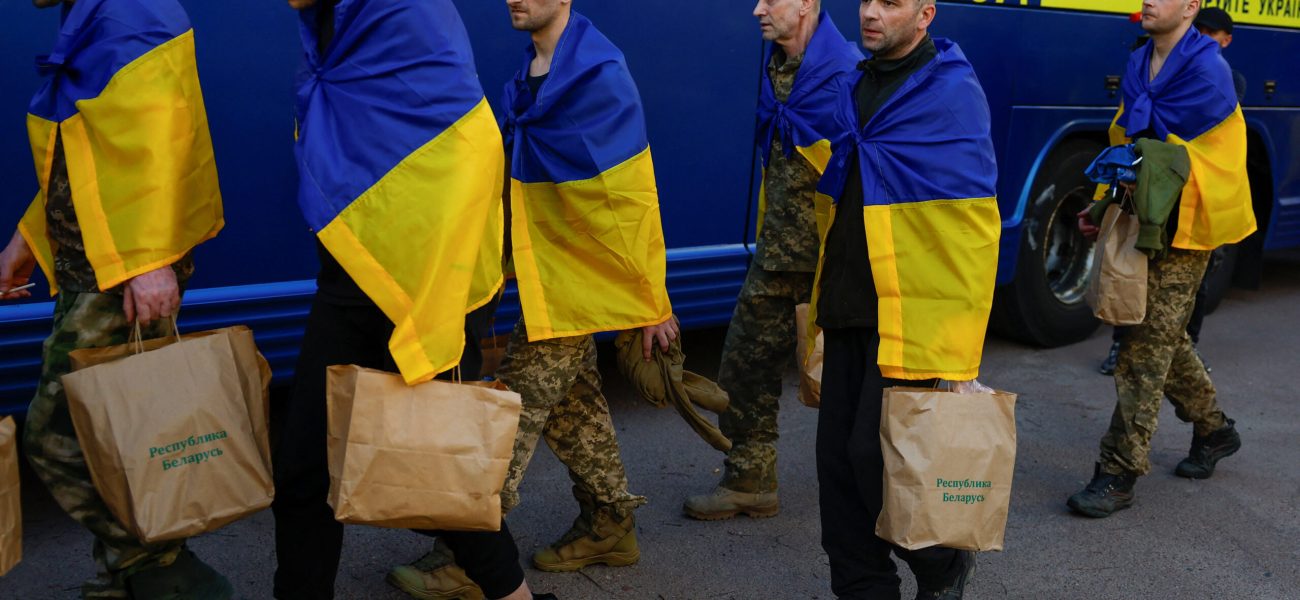 Abasirikare ba Ukraine barekuwe basubira mu rugo