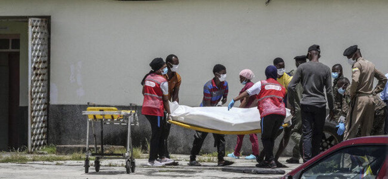 Hospital staff carry the body of a victim of a drowning incident, at a hospital in Mitsamiouli on March 19, 2026. At least 17 African migrants have drowned off the Indian Ocean island of Comoros, the interior minister said on March 19, 2026.
Survivors said the group was from the Democratic Republic of Congo and thought they had arrived on the French island of Mayotte, Mohamed Ahamada Assoumani told reporters.
"At this time, we have 17 deceased. The coastguard is searching for four missing bodies," he said. (Photo by Ibrahim YOUSSOUF / AFP)