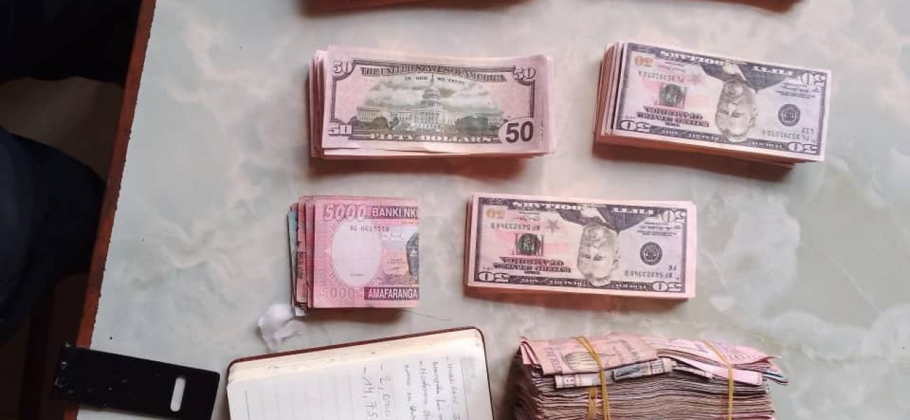 amafaranga_abo_abagabo_bane_bafatanywe_ni_amadolari-a290b