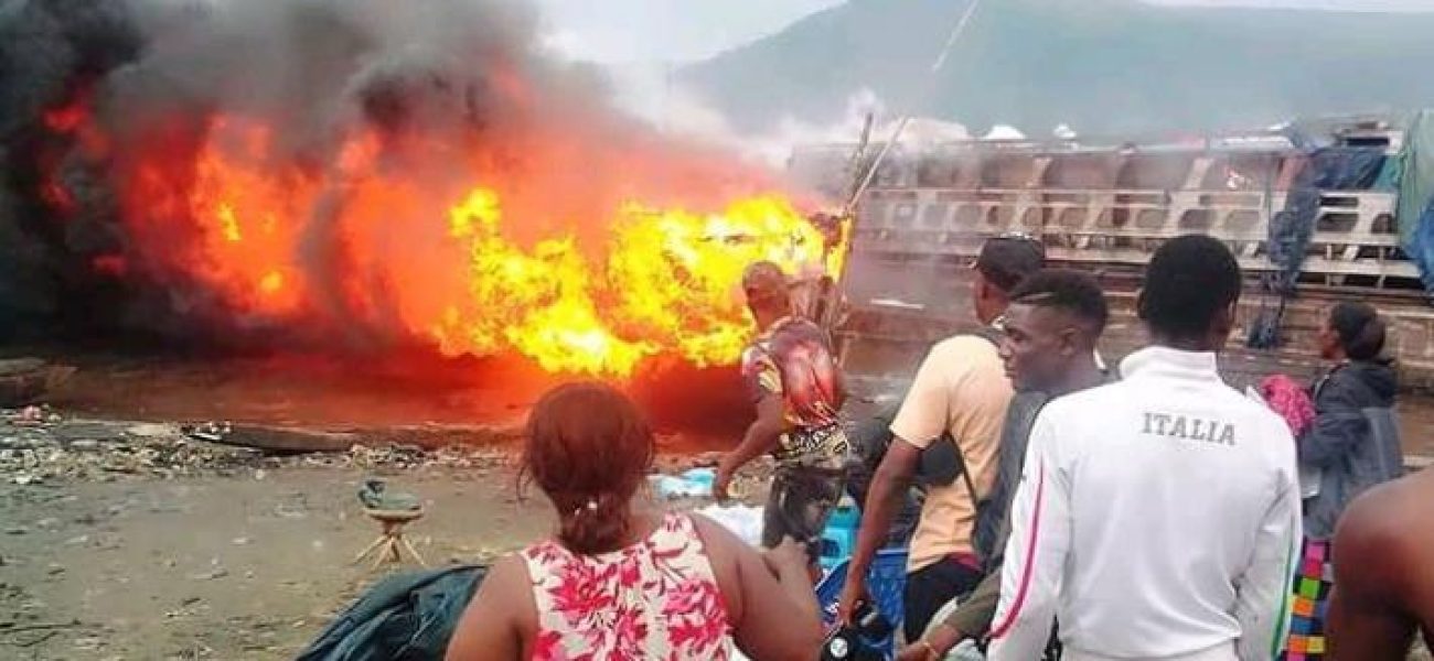 baleiniere_maluku_incendie_22_02145_jpg_711_473_1_jpeg_711_473_1