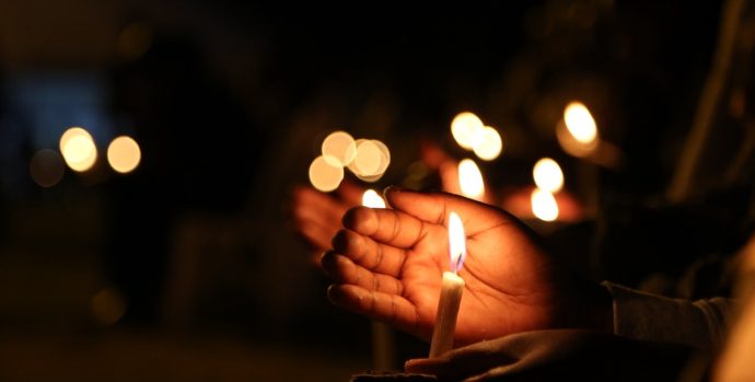 candle-photo-for-Rwanda-Yom-HaShoah-event