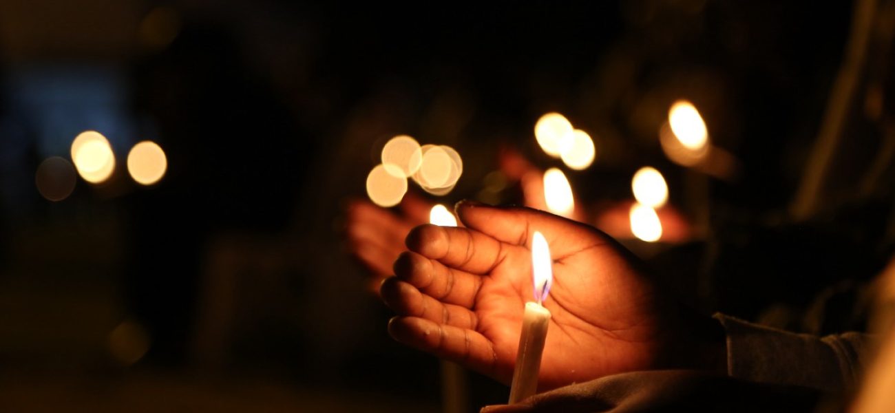 candle-photo-for-Rwanda-Yom-HaShoah-event