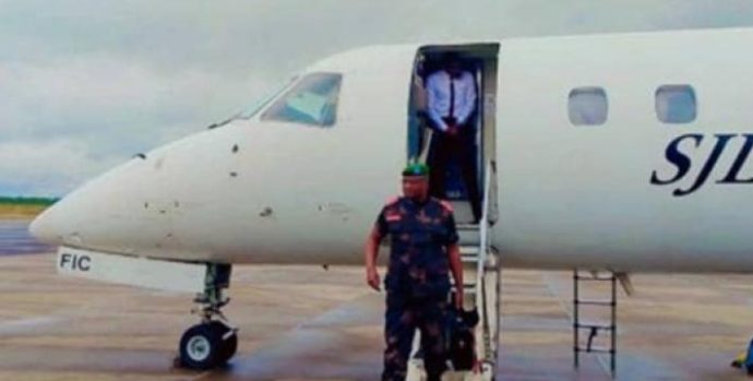 chef_etat_major_fardc_jules_banza_en_mission_inspection_a_kisangani_23_mars_2025_jpg_711_473_1 (1)