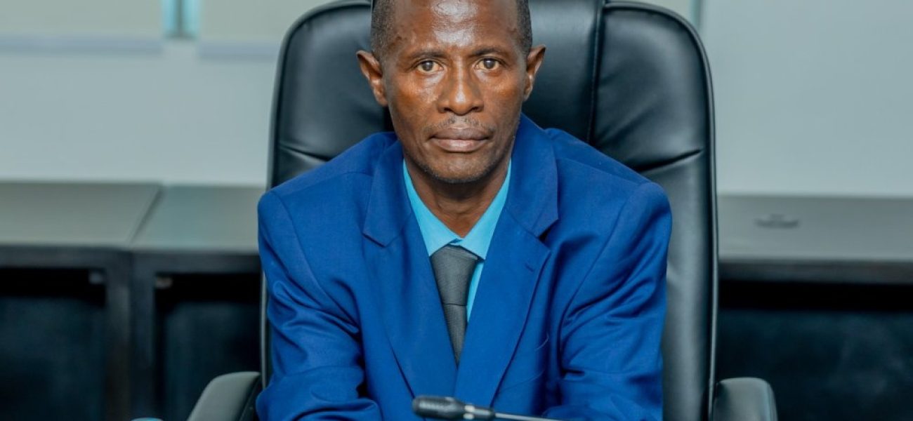 gova8h2xoaaaljr-2-b0f5d_1