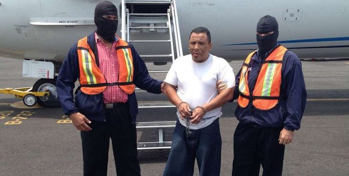 ice-deports-los-angeles-area-gang-member-wanted-for-murder-in-el-salvador-7df511