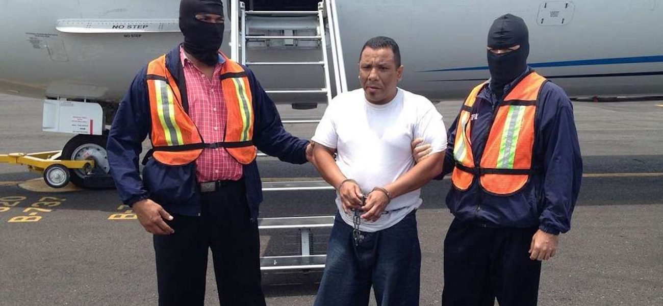 ice-deports-los-angeles-area-gang-member-wanted-for-murder-in-el-salvador-7df511