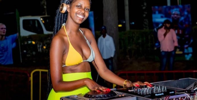 ifoto_ya_dj_sonia_yambaye_isutiye_yavugishije_benshi_ku_mbuga_nkoranyambaga.webp-a57d4