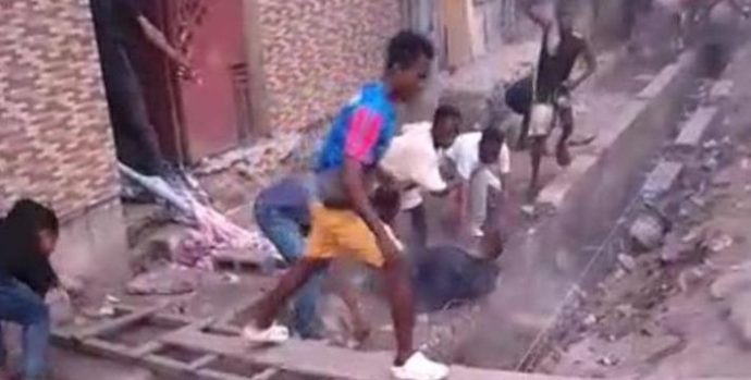 kinshasa_masina_petro_congo_un_policier_lynche_par_la_population_pour_avoir_tire_sur_un_passant_pht_ks_23_juillet_2025_jpg_711_473_1
