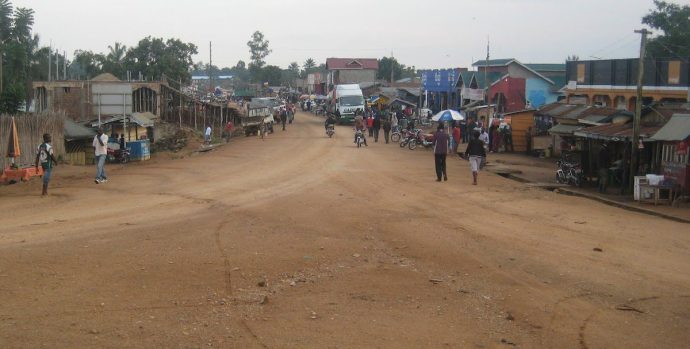 La Route nationale N°4 au niveau de la cité de Komanda en Ituri, le 15/08/2015. Ph. Radio Okapi /José des Chartes Menga